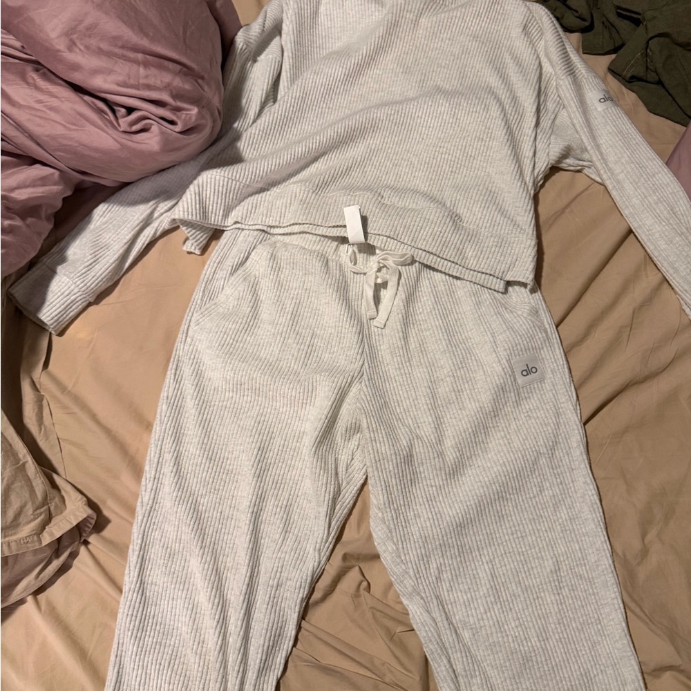 Alo Muse Ribbed Lounge Set in Light Gray